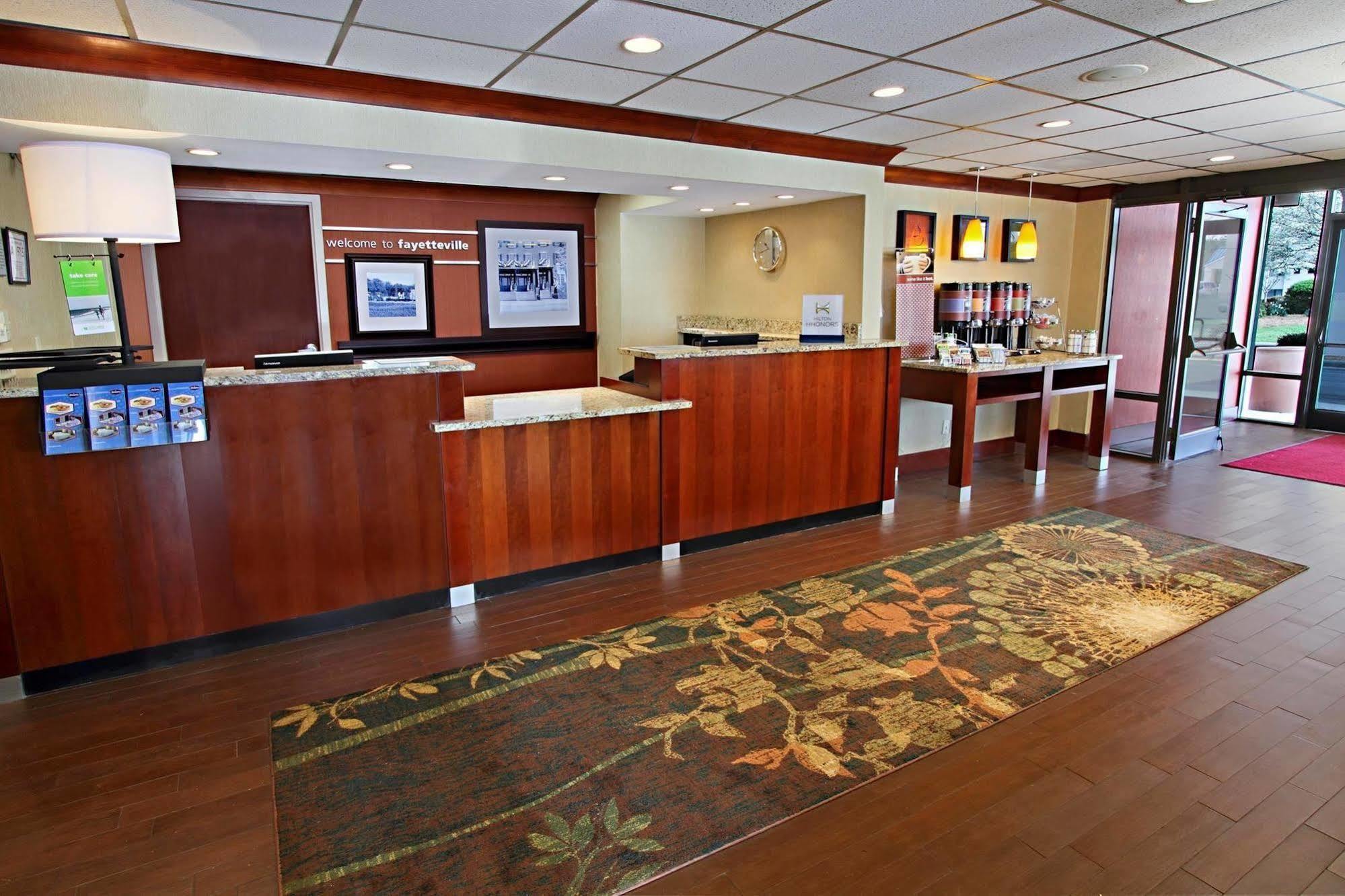 Motel 6 Fayetteville - I-95 Εξωτερικό φωτογραφία